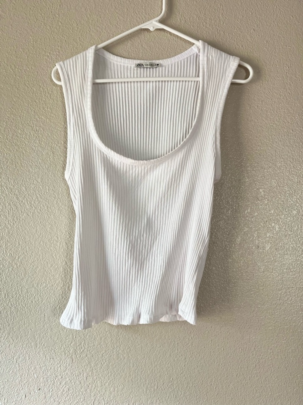 Zara White Ribbed Scoop Tank - Picture 6 of 6